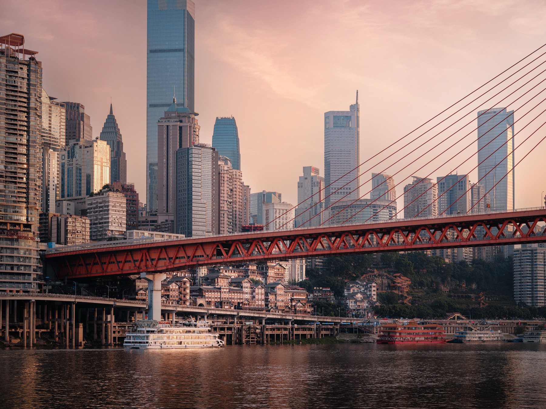 River cruise under Qiansimen Bridge, Chongqing