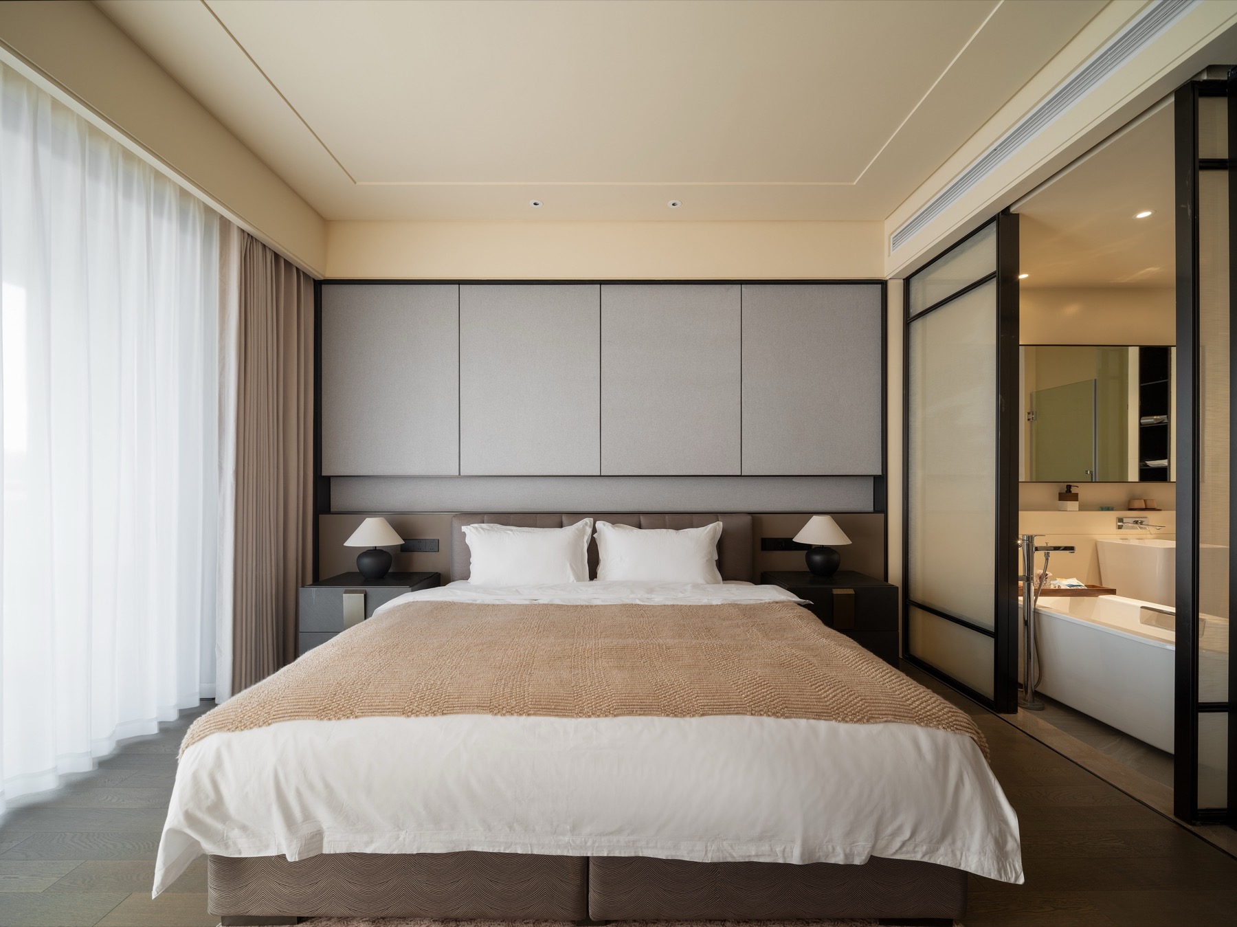 High-floor riverfront suite
